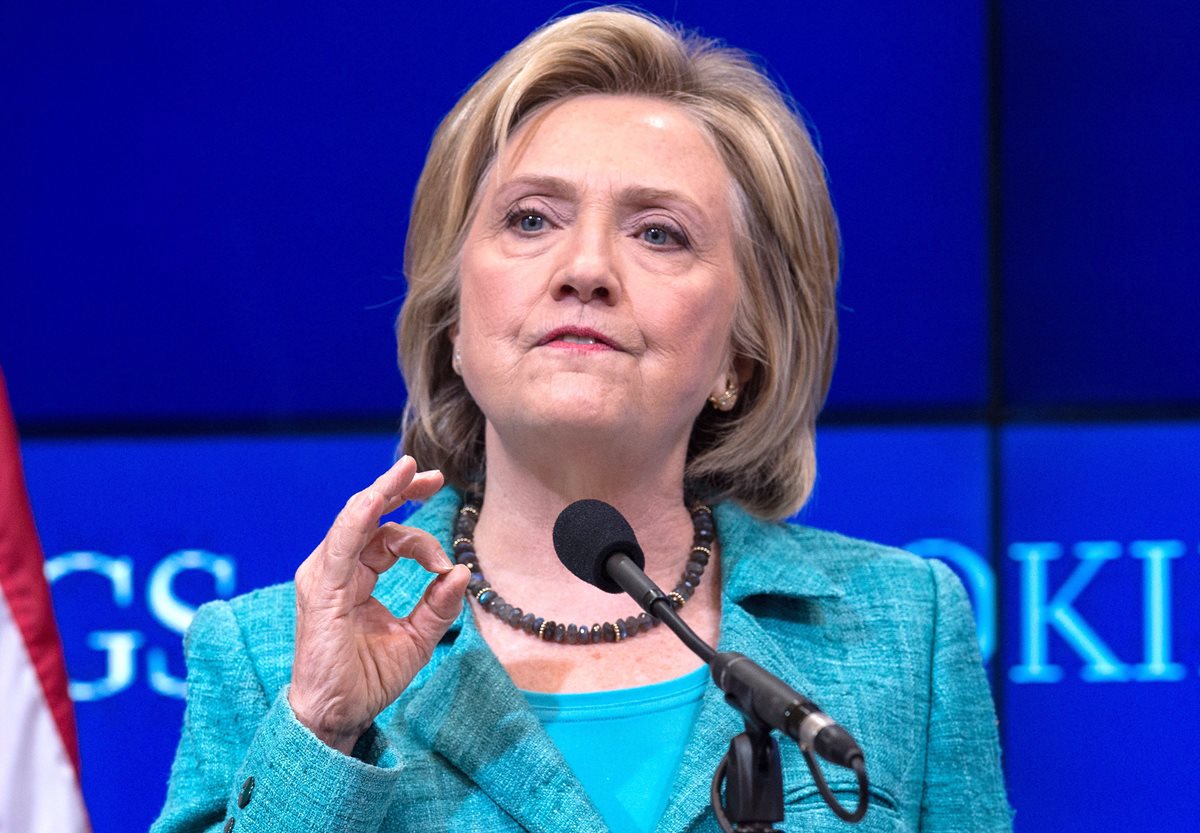 La candidata demócrata, Hillary Clinton, habla del acuerdo nuclear con Irán en el Instituto Brookings de Washington. (Foto Prensa Libre: AFP).