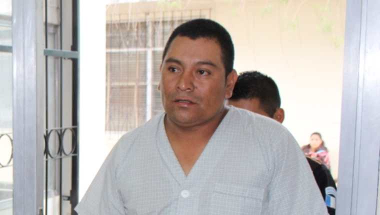 Domingo Colaj Ixcuná, piloto de autobús que se accidentó en Santa Cruz del Quiché, Quiché, recupera su libertad. (Foto Prensa Libre: Óscar Figueroa)