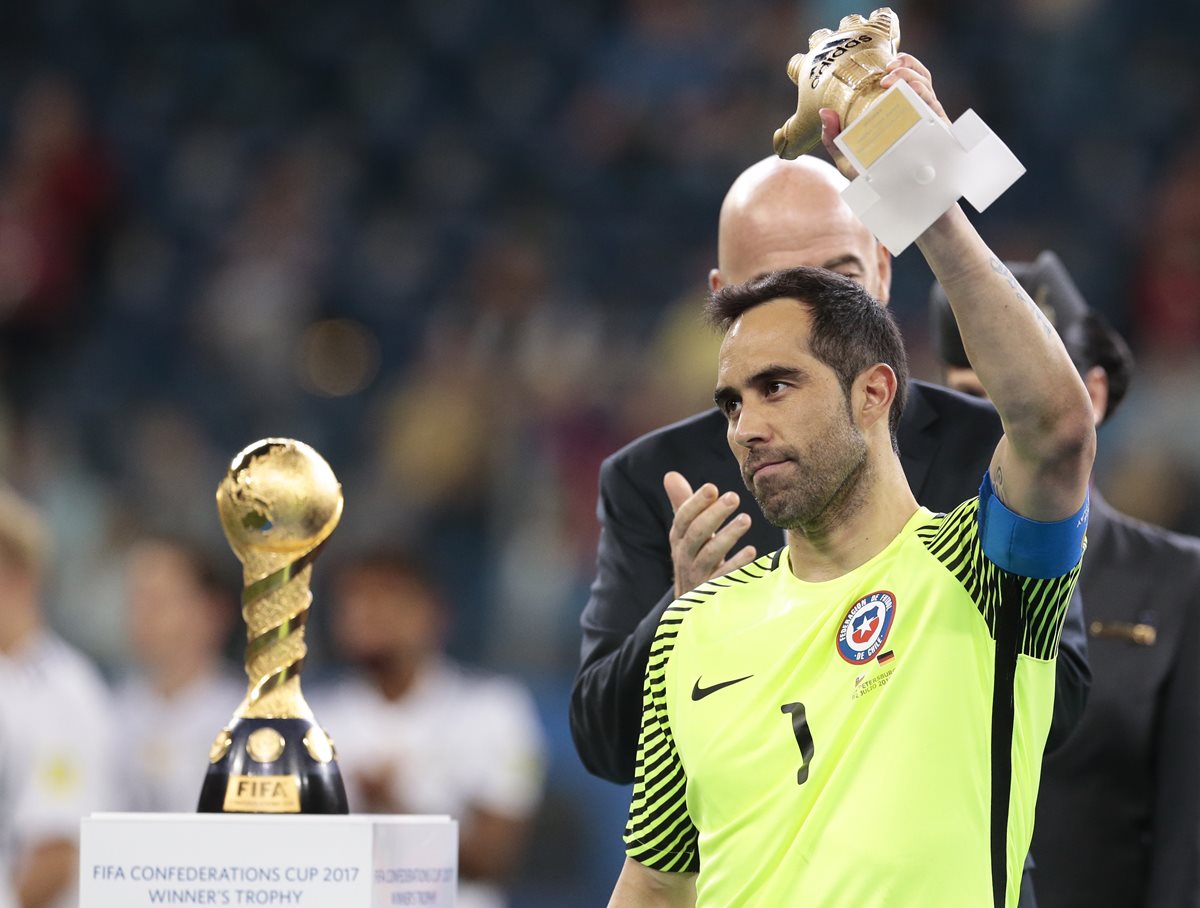 Bravo recibió un solo gol en la final que le costó el título a Chile. (Foto Prensa Libre: AP)