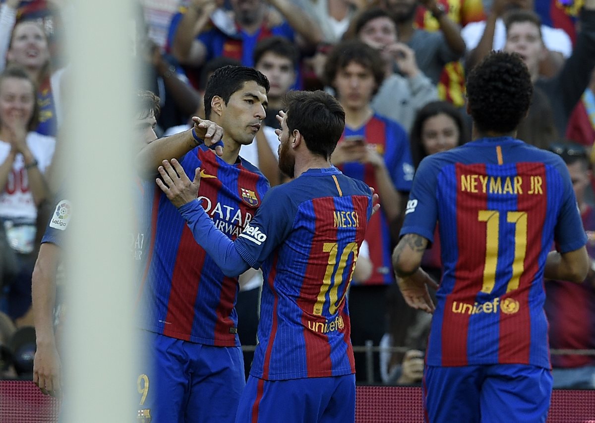 Suárez, Messi y Neymar se robaron el show en la goleada sobre el Villarreal. (Foto Prensa Libre: AFP)