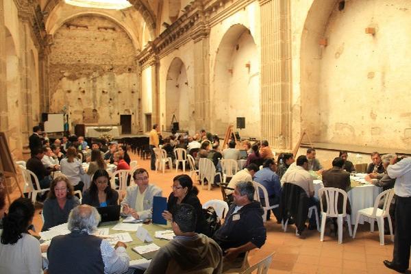 Representantes de varias organizaciones e instituciones, durante reunión en la ciudad colonial.