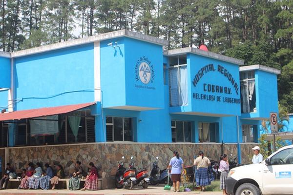 Hospital Regional de Cobán a donde fueron trasladados los 14 heridos. (Foto Prensa Libre: Ángel Tax) <br _mce_bogus="1"/>