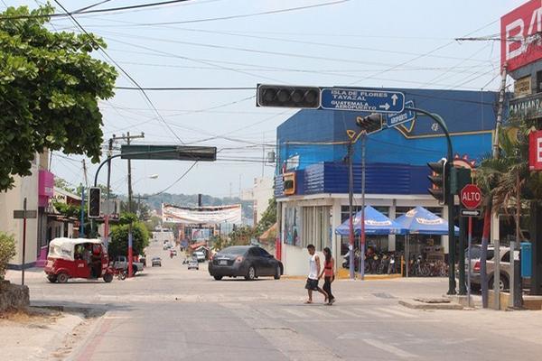 Área comercial de Flores, Petén, donde autoridades convocaron a un autoavalúo de bienes inmuebles. (Foto HemerotecaPL)