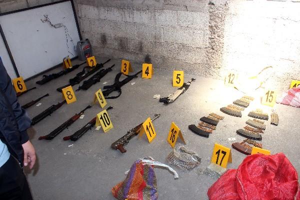 Armas de grueso calibre, municiones y explosivos fueron hallados en una casa  de La Esperanza, Quetzaltenango.