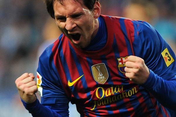 Lionel Messi, quien ha marcado 86 goles este año, no puede validar su récord por la Fifa. (Foto Prensa Libre: AFP)