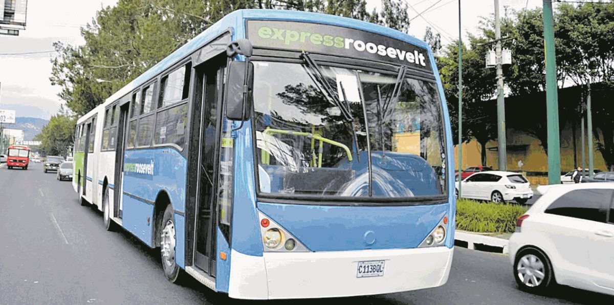 El Transroosevelt o Exprés Roosevelt llega hasta la plaza el Obelisco y luego retorna hacia Mixco.(Foto Prensa Libre: Hemeroteca PL)
