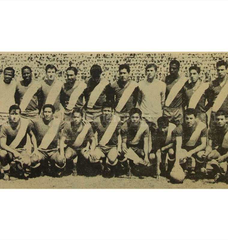Los integrantes de la selección nacional de futbol posan en el estadio de Tegucigalpa,  durante  su último encuentro del  III Norceca, antes de enfrentar a Nicaragua, el  19/3/1967. (Foto: Hemeroteca PL)