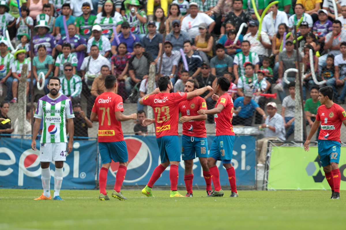 Municipal consiguió un gran triunfo en el Estadio Pensativo. (Foto Prensa Libre: Norvin Mendoza)