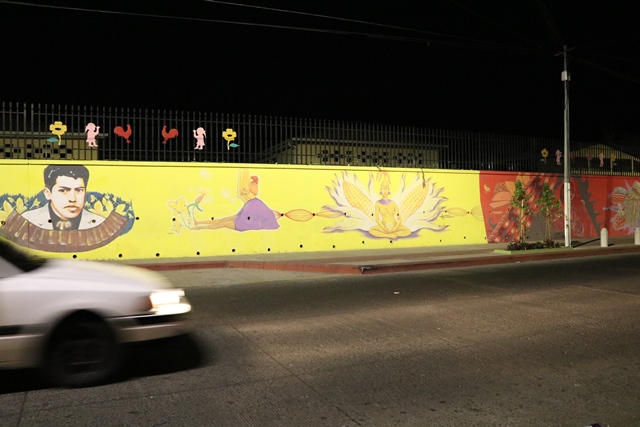 El Mural Flor de Retama le da la bienvenida a los visitantes, pues se ubica en el ingreso a San Marcos. (Foto Prensa Libre: Whitmer Barrera)