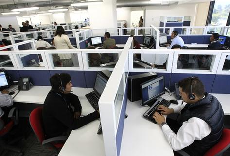 El tercer centro de contacto de la empresa Atento espera ofrecer oportunidad de trabajo para 1 mil 200 personas bilingües. (Foto Prensa Libre: Hemeroteca PL)