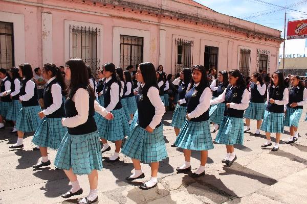 Estudiantes, en caminata marquense.