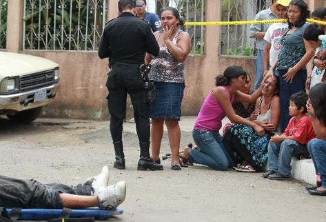 Leonardo Tello, recolector de basura,  fue ultimado en la zona 4 de Villa Nueva.