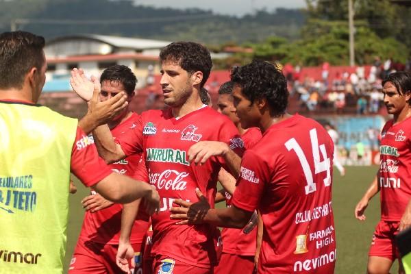 Adrián Apellaniz —centro — será el gran ausente para el Deportivo  Malacateco en la próxima temporada. (Foto Prensa Libre: Hemeroteca PL)