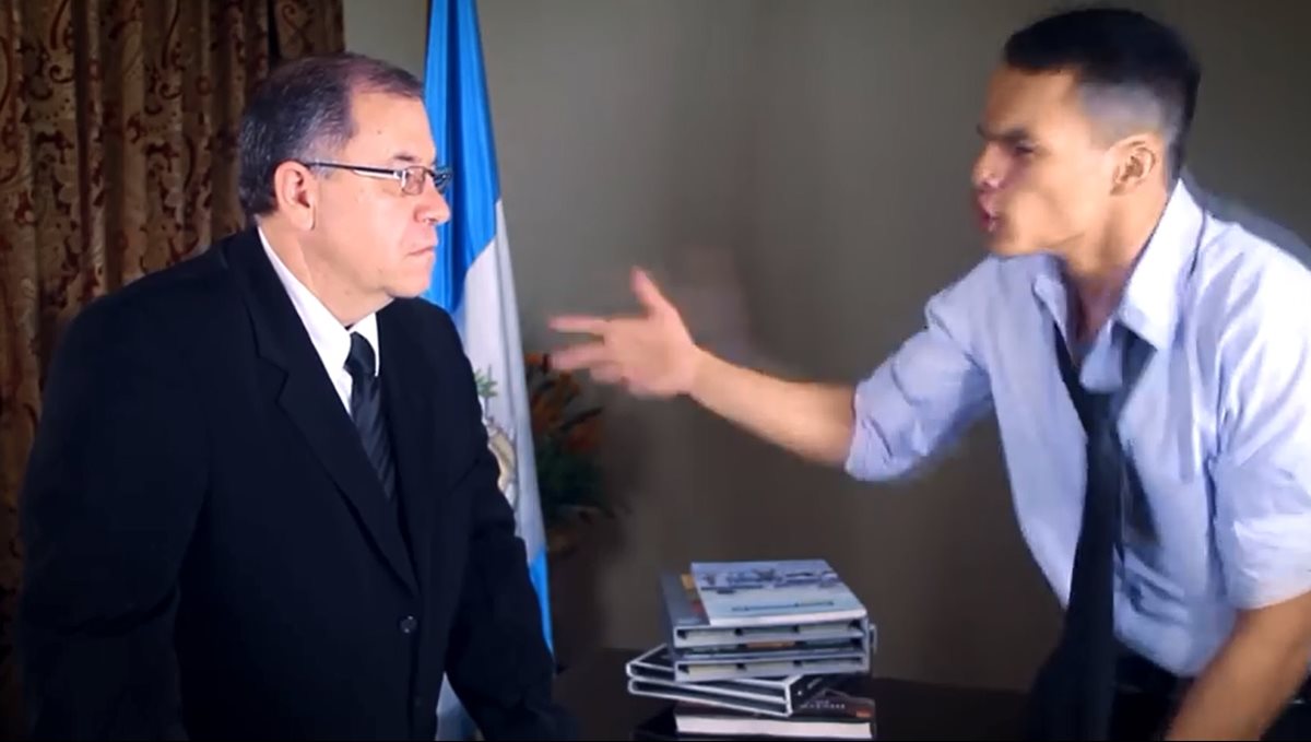 Del rapero Yonardi Castañeda critica, en el vídeo, los actos de corrupción que afectan a Guatemala. (Foto Prensa Libre: YouTube)
