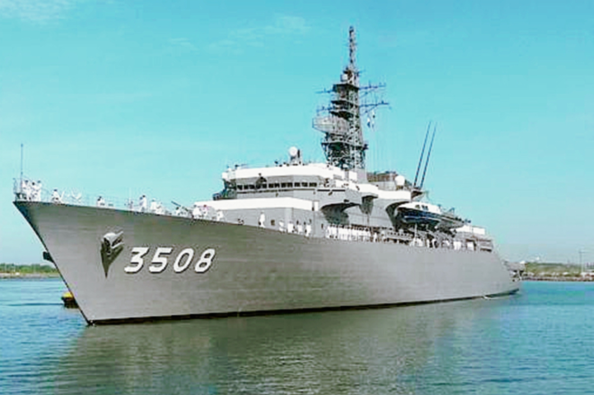 El buque japonés Kashima se prepara a atracar en Puerto Quetzal, Escuintla, con motivo de las celebración de los 80 años de relaciones diplomáticas entre ambos países. (Foto Prensa Libre: Carlos Enrique Paredes)