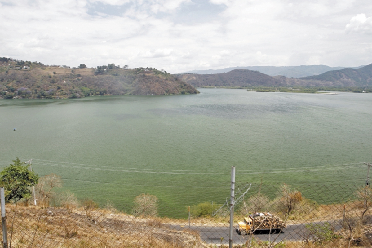 El Campamento se encuentra a la orilla del Lago de Amatitlán.