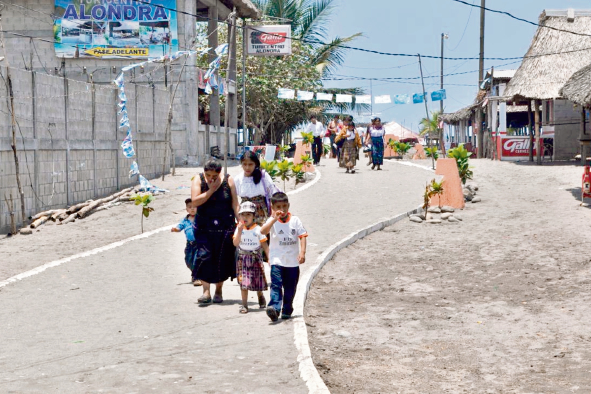 Durante seis   días los comercios  en Tilapa, La Blanca, San Marcos, no atendieron. (Foto Prensa Libre: Édgar Octavio Girón)