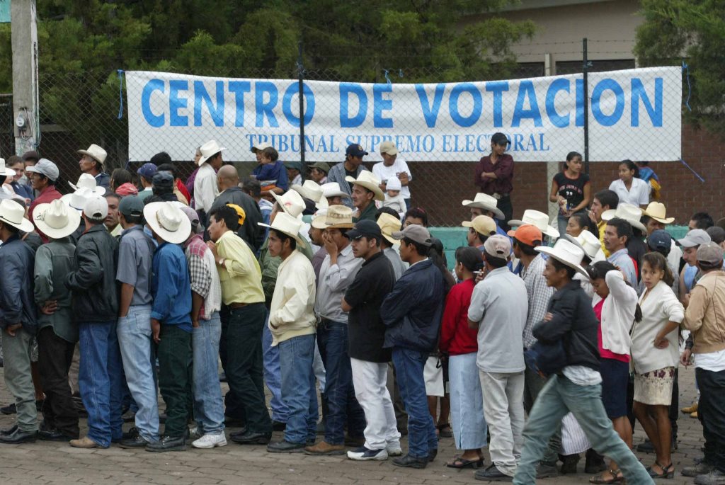 Los alcaldes para continuar en el poder cambian de partido para captar votos. (Foto Prensa Libre: Hemeroteca PL)