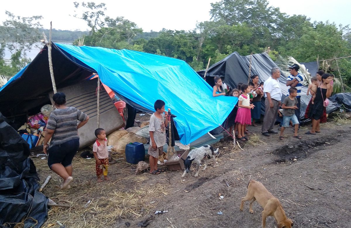 Han pasado cuatro meses desde que una comunidad de guatemaltecos permanece en México después de ser desalojados de Laguna Larga, Petén. (Foto Prensa Libre: EFE)