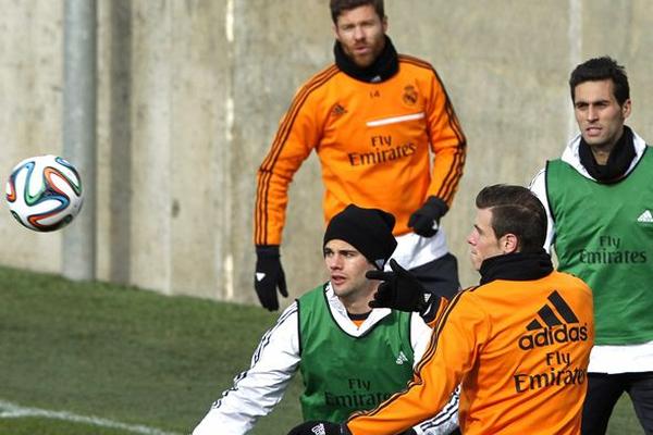 El Real Madrid saldrá en busca del liderato sin su máxima figura. (Foto Prensa Libre: EFE)