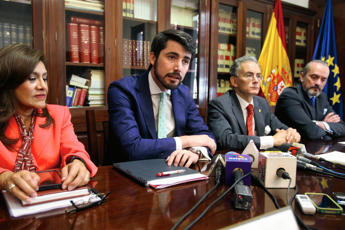 Representantes de de la Cámara Española de Comercio de Guatemala en conferencia de prensa por la llegada a Guatemala del presidente de España Mariano Rajoy, y de la misión comercial de la Cámara de Madrid (Foto Prensa Libre: Esbin García).