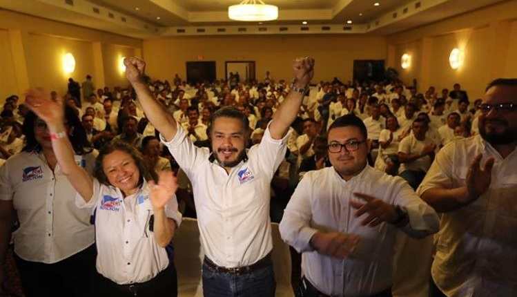 El partido que llevó al poder a Jimmy Morales, FCN-Nación, podría ser cancelado por solicitud del MP luego de una investigación de financiamiento anónimo. (Foto HemerotecaPL)