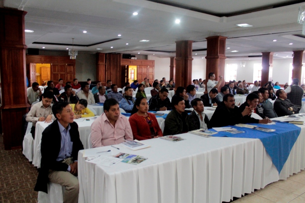 Concejos electos de Totonicapán y de Quetzaltenango participan en taller sobre administración municipal impartida por entidades de gobierno, en Xelajú. (Foto Prensa Libre: María José Longo)