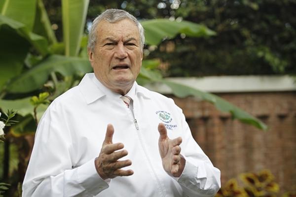 Alvarado Dumas iventó la membrana que sirve para la restitución o reparación de piel humana en en 1983. (Foto Prensa Libre: Álvaro Interano)