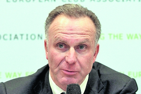 El presidente del Consejo Directivo del Bayern Múnich, Karlheinz Rummenigge habla sobre el mercado de fichajes. (Foto Prensa Libre: EFE)