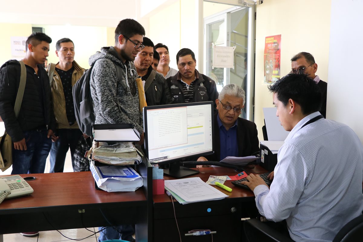 Los vecinos de la comunidad Aguilar Domínguez, Barranca Grande, presentaron la denuncia el viernes último en la fiscalía del MP. (Foto Prensa Libre: Whitmer Barrera)