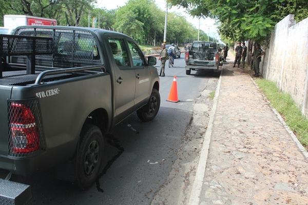 Soldados participan en operativo en la cabecera de Zacapa con la finalidad de contrarrestar hechos delictivos. (Foto Prensa Libre: Edwin Paxtor). <br _mce_bogus="1"/>