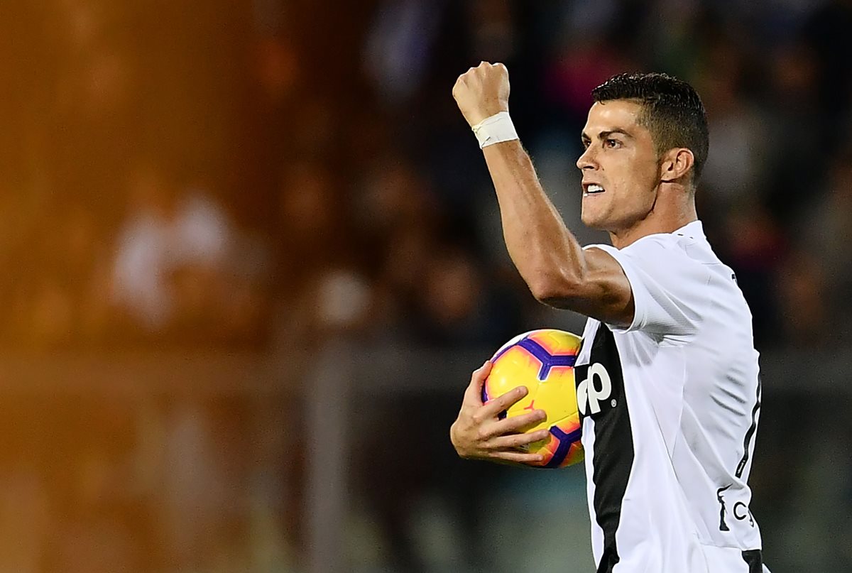 El portugués Cristiano Ronaldo lideró nuevamente a la Juventus para vencer al Émpoli, este sábado en duelo de la fecha 10 de la Serie A. (Foto Prensa Libre: AFP).