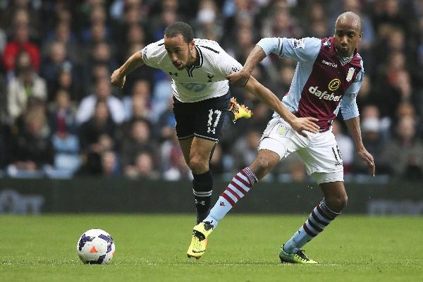 Andros Townsend —izquierda— se destacó durante el partido y anotó el segundo gol de su equipo, el Tottenham. (Foto Prensa Libre: AP)