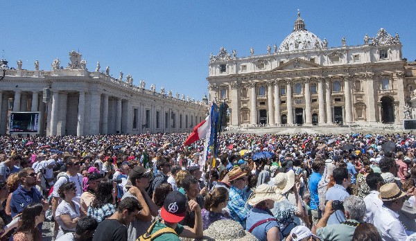Una vista general de la plaza de San Pedro, en el Vaticano.(Foto Prensa Libre:EFE).