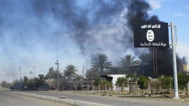 Grupo terrorista Estado Islámico, interceptó a desplazados. (Foto Prensa Libre: EFE)