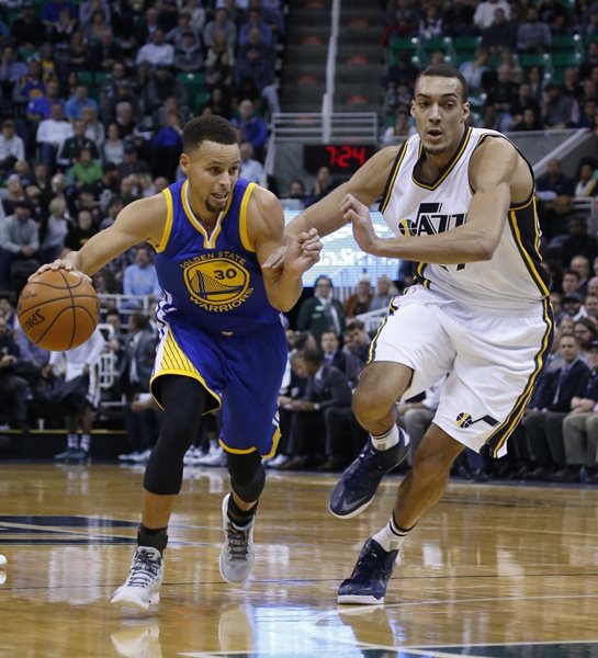 Curry mantiene invictos a los Warriors; Bulls y Hawks frenan a Spurs y Thunder
