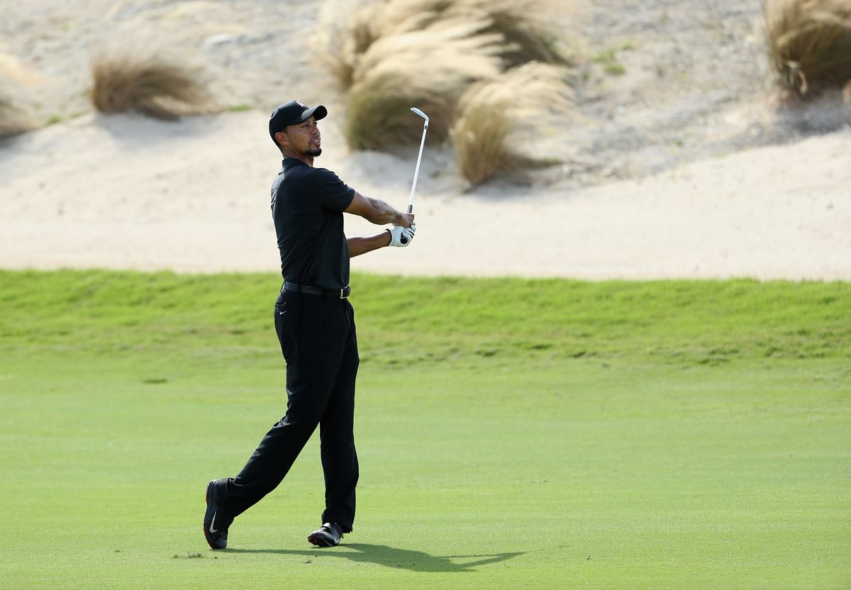 Tiger Woods, en acción, durante el Hero World Challenge. (Foto Prensa Libre: AFP)