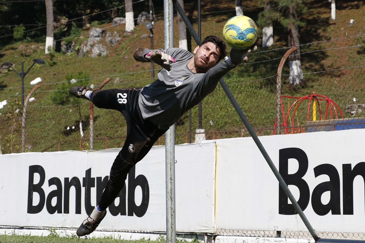 Álvaro García, guardameta de Cobán, lleva cuatro torneos con el equipo. Su primer club en Guatemala fue el Deportivo Guastatoya. (Foto Prensa Libre: Eduardo Sam Chun)