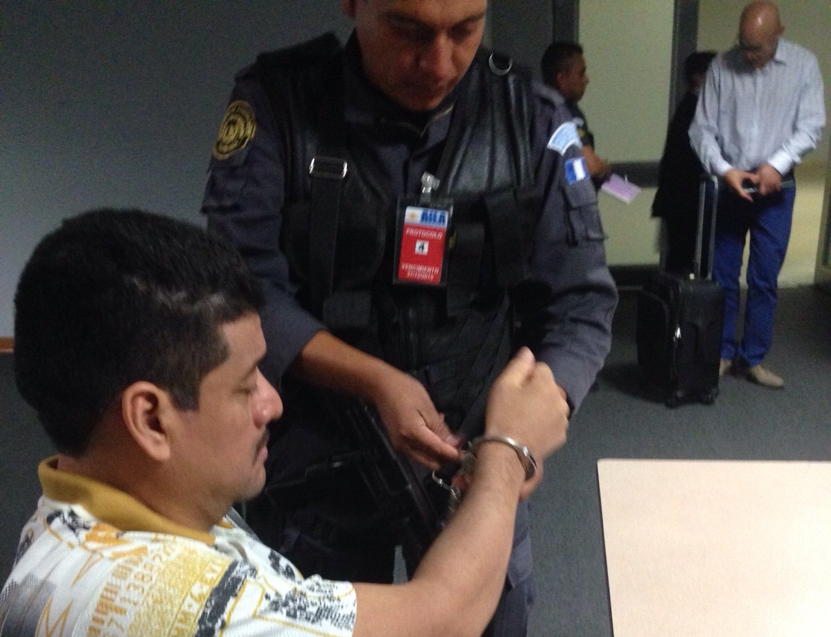 El piloto guatemalteco Carlos Tórtola García, capturado y condenado por tráfico de droga en Costa Rica, fue extraditado al país para que cumpla su pena (Foto Prensa Libre: Sistema Penitenciario). 