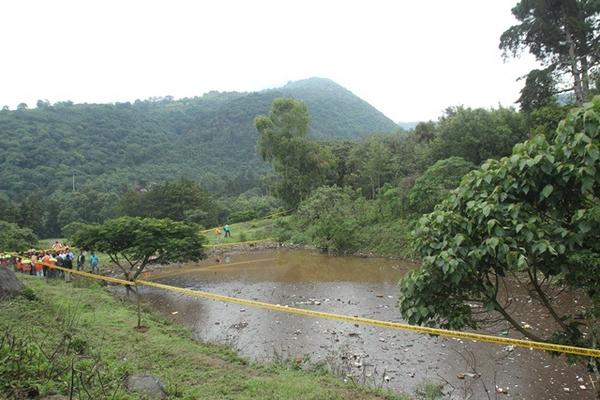 Zona donde el agua se ha estancado, en la parte alta de la aldea San Juan del Obispo, Antigua Guatemala. (Foto Prensa Libre: Miguel López)