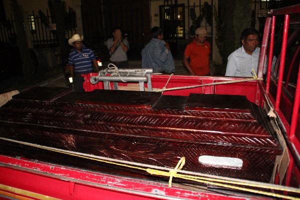 Ataúd  del comerciante Ismael Chávez Solís, en Aguacatán.