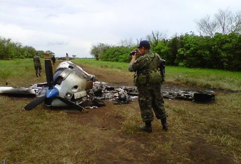 Una avioneta calcinada fue localizada en una pista clandestina, en una finca en jurisdicción de Champerico, Retalhuleu.