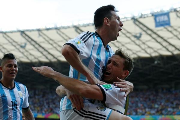 Lionel Messi marcó el gol del triunfo ante Irán en tiempo de reposición. (Foto Prensa Libre: AP)