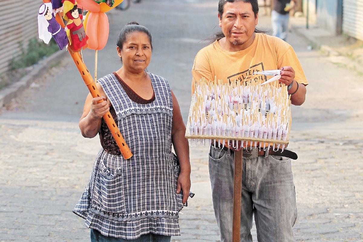Elaborar golosinas es un legado familiar.  (Foto Prensa Libre: Álvaro Interiano)
