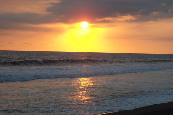 Los paisajes en Guatemala, como el que regala este ocaso en el Puerto  San José, Escuintla. (Foto Prensa Libre: Carlos Gómez) 