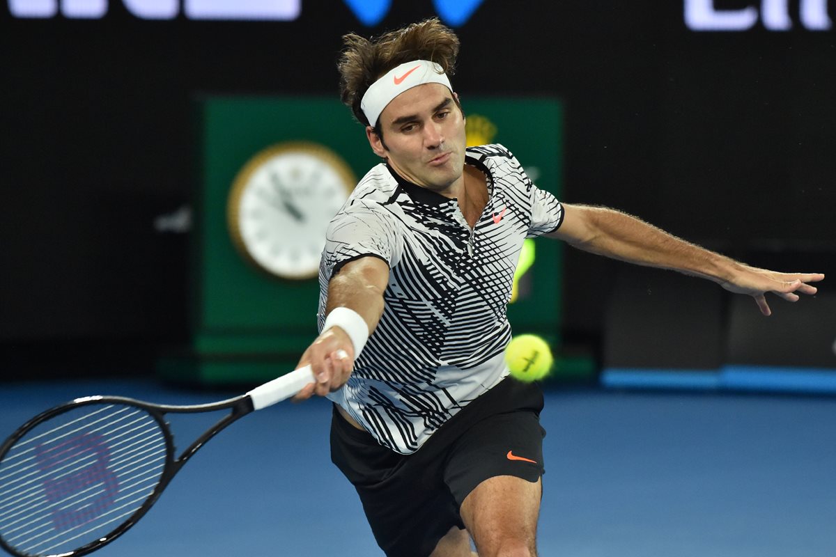 El suizo Roger Federer es todo un espectáculo en el Abierto de Australia. (Foto Prensa Libre: AFP)
