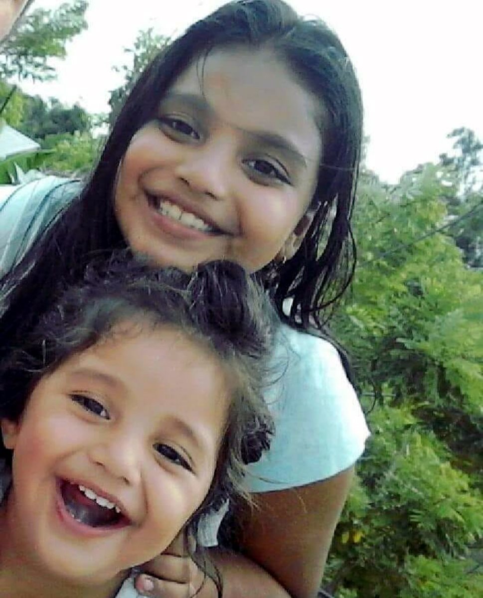 Las hermanas Fátima Isabel, de 8 años, y Nadia Valeska, 4 fueron arrolladas arrolladas por un vehículo en Morales, Izabal. (Foto Prensa Libre: Dony Stewart)