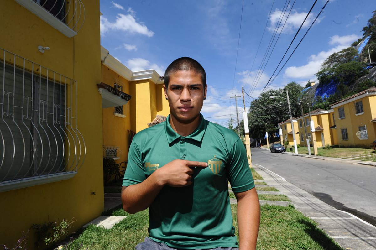Mauro Portillo con tan solo 21 años festejó su primer título con Antigua GFC. (Foto Prensa Libre: Francisco Sánchez)