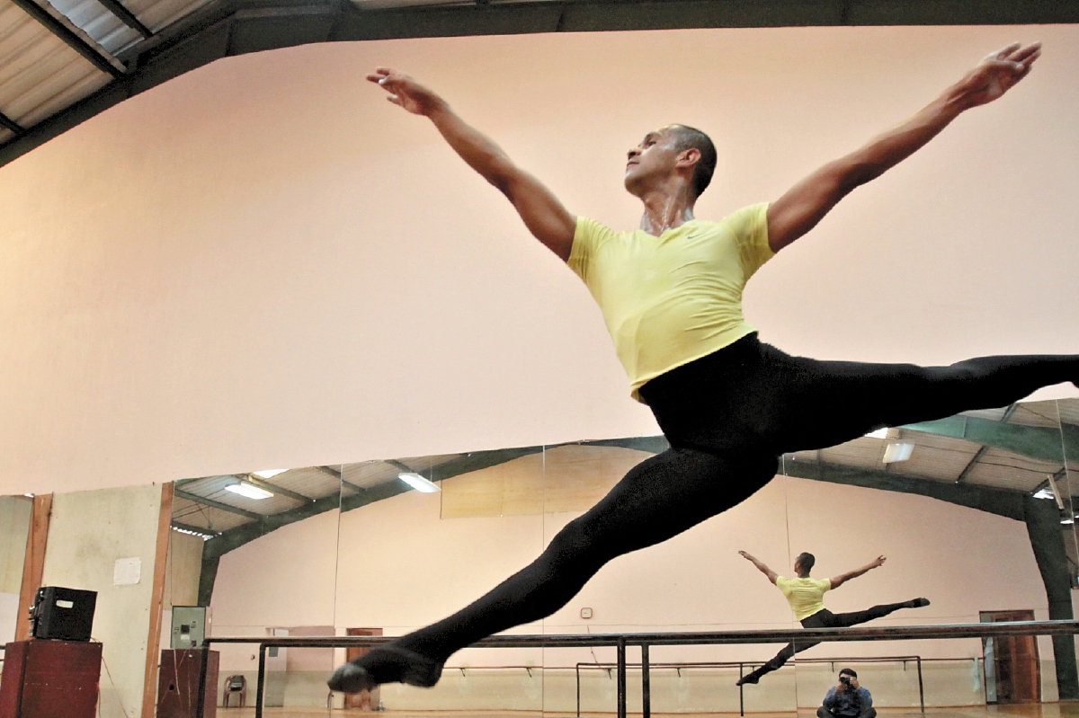 Foto: Desde hace un año Malín es uno de los bailarines solistas del Ballet Guatemala