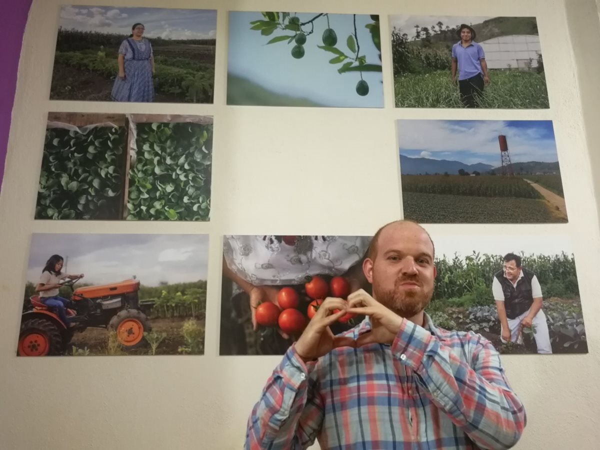 Jesse Schauben y su restaurante Tacorazón en Xela, cuyos productos son orgánicos y cultivados por familias que se benefician del negocio. (Foto Prensa Libre: Fred Rivera)
